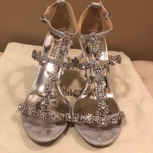 Badgley Mischka Metallic T-strap heels
